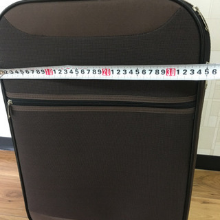コンパクトなスーツケースの画像