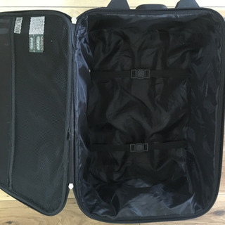 コンパクトなスーツケースの画像