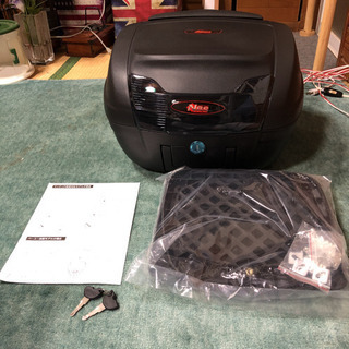 NBS製のバイク用のリアボックスです。取付けベースを２つにしました