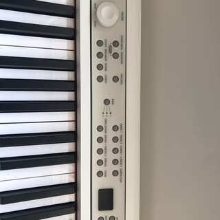 期間限定で値下げ【保証残あり】KORG 電子ピアノ　おまけで椅子も！の画像