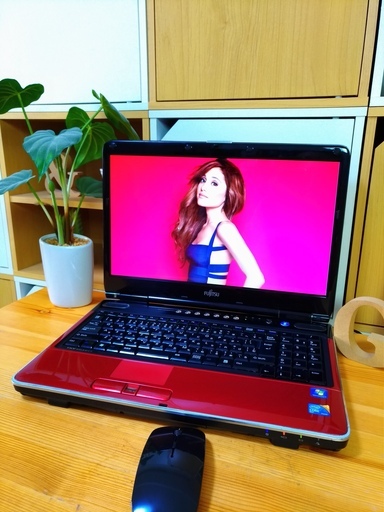 ブルーレイ対応♪　可愛いルビーレッド光沢！　大容量320G☆　 メモリ4G　　最新windows10 64Bit 　富士通　FUJITSU　BIBLO　 DVDドライブ　高級感　可愛い赤　　テンキー付き　簡単　初心者向き　無線LAN　Wi-Fi対応