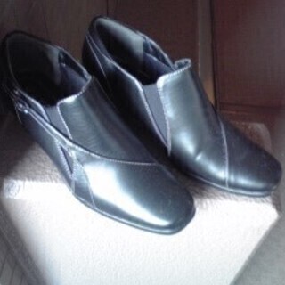 ショートブーツ　婦人用　24.5ｃｍ　黒