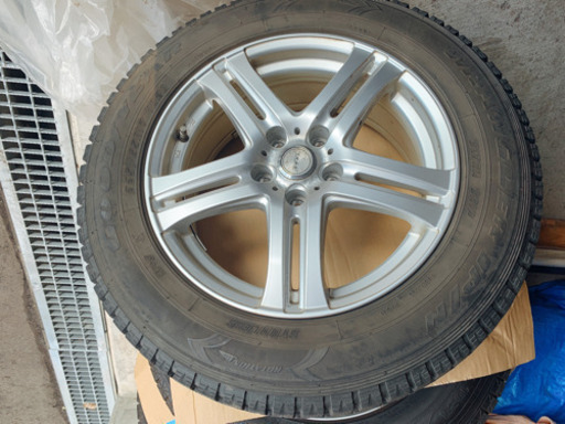 グッドイヤースタッドレスとアルミホイール
