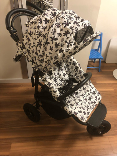 美品 ベビーカー エアバギー ココブレーキ 限定ブラックパンジー