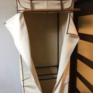 [再々値下]シンプルなカントリー調の布製ハンガーラックケースの画像