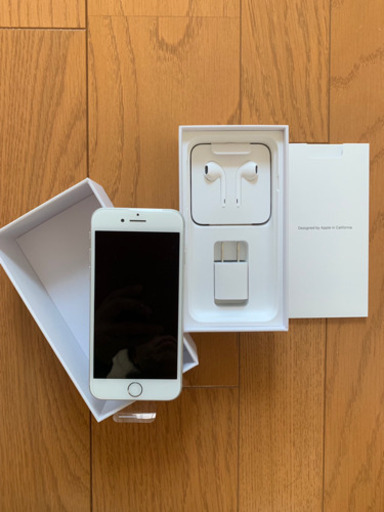 【新品】iPhone8 64 GB au  Silver