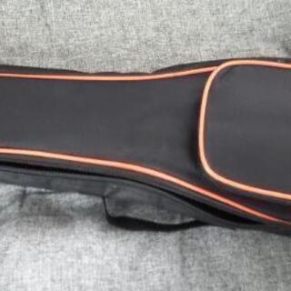 ウクレレ 専用ケースとチューナー付きの画像
