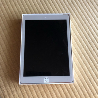 iPad Air 2 docomo版 64GB ゴールド MH1...