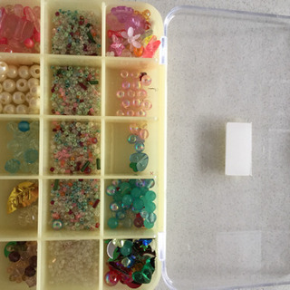 ビーズ、スパンコール