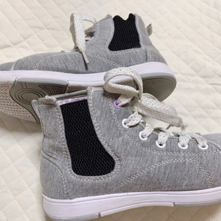 SOMETHING  ハイカットスニーカーの画像