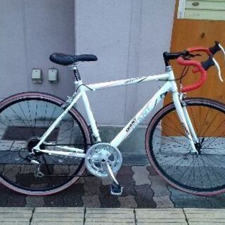 Giant ロードバイク ホワイト 700C Giant ロードバイク ホワイト 700C
