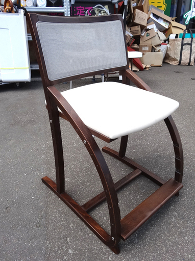 ◆Karimoku/カリモク◆キッズチェア　XT2401IK　デスクチェア　学習　ダイニング　子供用　キッズデザイン賞　USED