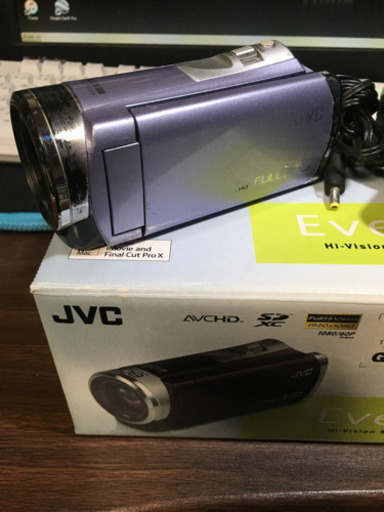 JVC KENWOOD社2012年製SDカード兼内蔵16GBメモリーハイビジョンムービーカメラGZ-E345-v(希少紫色)社外大容量バッテリーを添付します。