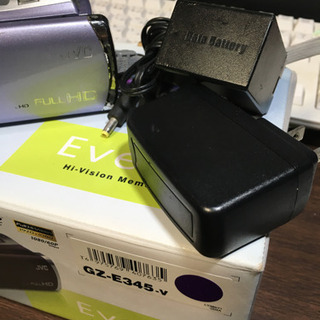 JVC KENWOOD社2012年製SDカード兼内蔵16GBメモリーハイビジョンムービーカメラGZ-E345-v(希少紫色)社外大容量バッテリーを添付します。の画像