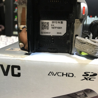 JVC KENWOOD社2012年製SDカード兼内蔵16GBメモリーハイビジョンムービーカメラGZ-E345-v(希少紫色)社外大容量バッテリーを添付します。の画像