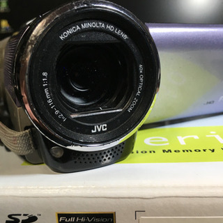 JVC KENWOOD社2012年製SDカード兼内蔵16GBメモリーハイビジョンムービーカメラGZ-E345-v(希少紫色)社外大容量バッテリーを添付します。の画像
