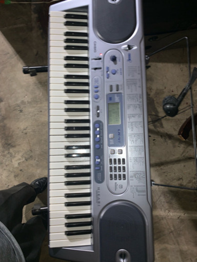 CASIO 電子キーボード 格安で！(スタンド付き)