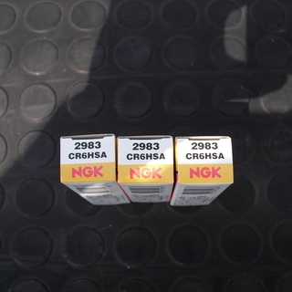 ＮＧＫ　ＣＲ６ＨＳＡ　スパークプラグ　３本まとめての画像