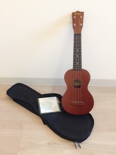 FAMOUS ウクレレ FS-1  ★バッグ＆弦付き！