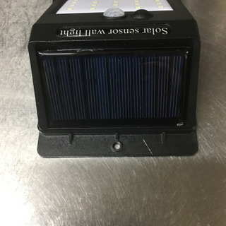 ソーラーで充電して人体を感知するとライトが光る防犯または照明用品です。の画像