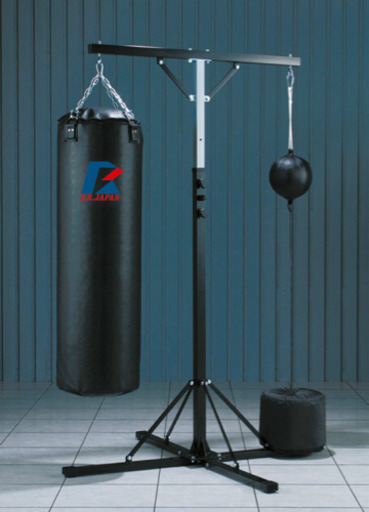 新品同様サンドバッグ、スタンド＋パンチングボール付き