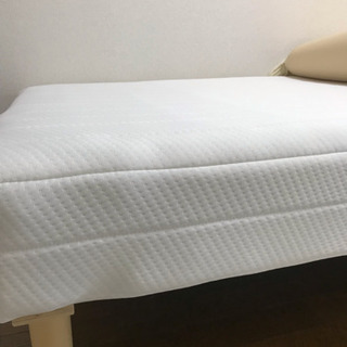 脚付きマットレスの画像