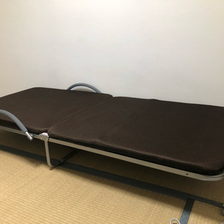 折りたたみベッドの画像
