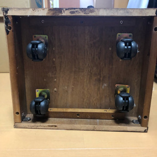 レトロなブックシェルフです。の画像