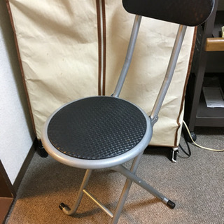 [再値下]黒とグレー座面のスリムな丸型折りたたみチェアの画像