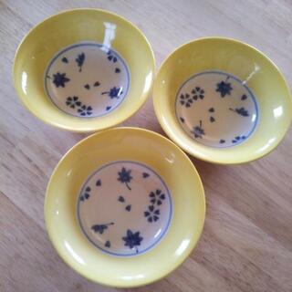美濃焼中皿×3枚　250円で。