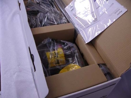 19K0178 4 dyson/ダイソン V8 Fluffy+ コードレススティッククリーナー 未使用 