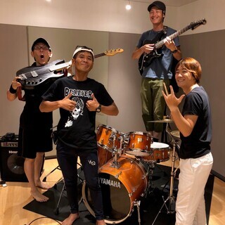 エレキギターの人、ちょっとだけ見ていってください♪