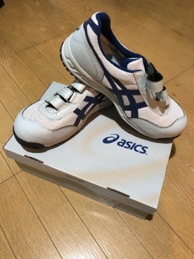 値下げしました。asicsの未使用安全靴