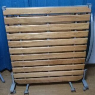 折りたたみベッドの画像