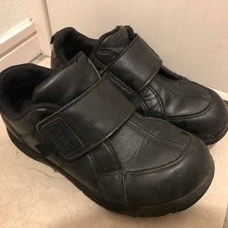 美品  asics 黒い靴20センチ