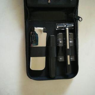 トラベルポーチ 身だしなみセットの画像
