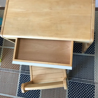 子供 勉強机と椅子のセットの画像