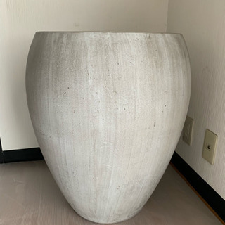植物などを入れる石鉢の画像