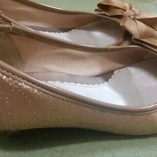 パンプス低ヒール(4ｃｍ程度) ゴールド 結婚式やパーティー、オフィス用、普段使い等に Mサイズの画像
