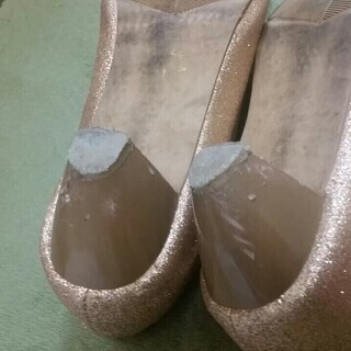 パンプス低ヒール(4ｃｍ程度) ゴールド 結婚式やパーティー、オフィス用、普段使い等に Mサイズの画像