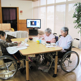 資格なしでも始められます☆デイサービス介護職員／パート募集！の画像