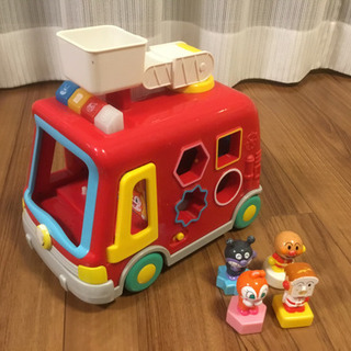 再値下げしました！アンパンマンの消防車のオモチャです
