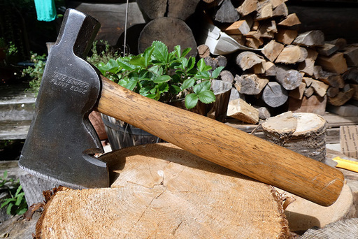 日本には無い3役機能の手斧ー米国最古の名門ブランド