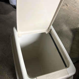 ゴミ箱 push式タイプの画像