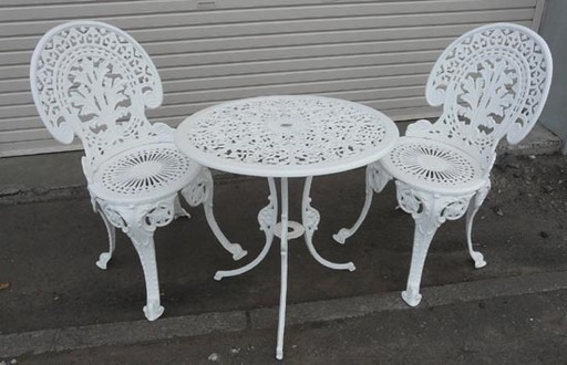 19Y0252 ガーデンテーブル ガーデンチェアー2脚 3点セット　中古