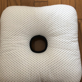 穴あきクッション  取引済みの画像