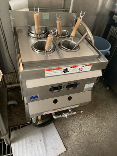ラーメン屋用小さい型の麺鍋です。