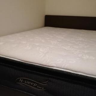 ダブルベッドフレームの画像