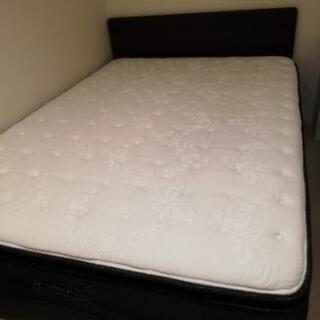 ダブルベッドフレームの画像