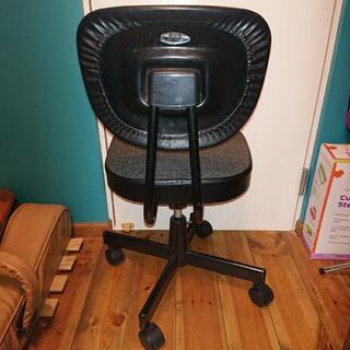 オフィスチェア（椅子）の画像